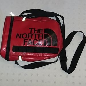 North face insulated day satchel.